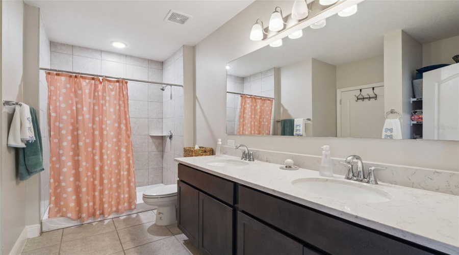 DAVENPORT, Florida 33837, 5 Bedrooms Bedrooms, ,3 BathroomsBathrooms,Residential,For Sale,OAK BLOSSOM,0,MFRO6377975