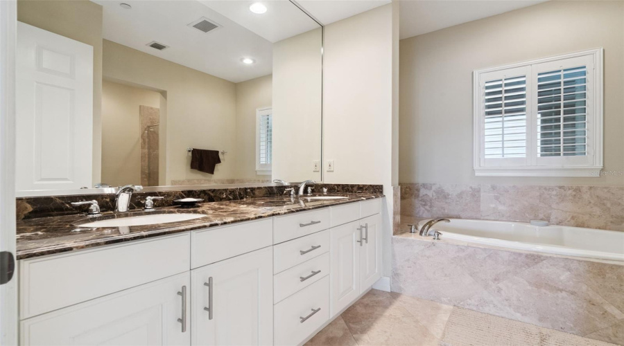 KISSIMMEE, Florida 34747, 3 Bedrooms Bedrooms, ,2 BathroomsBathrooms,Residential,For Sale,MULBERRY,0,MFRS5143219