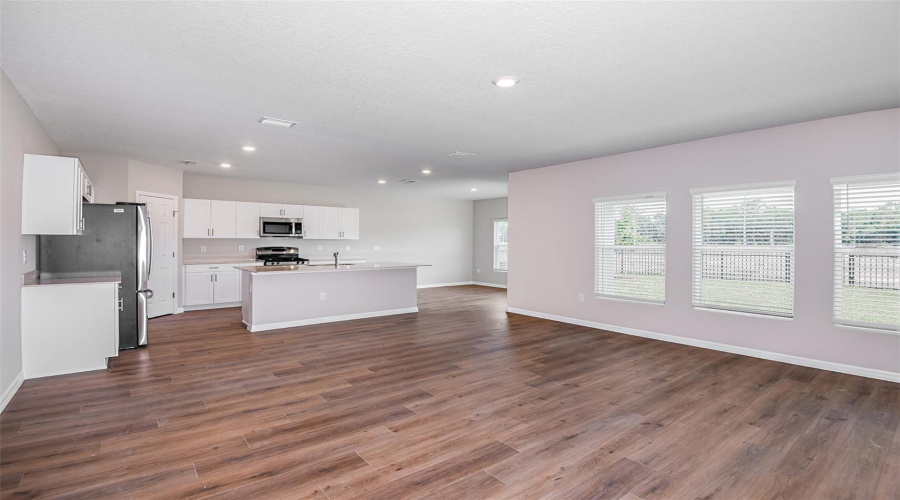 DAVENPORT, Florida 33837, 5 Bedrooms Bedrooms, ,3 BathroomsBathrooms,Residential,For Sale,ROLLING LAKE,0,MFRTB8473171