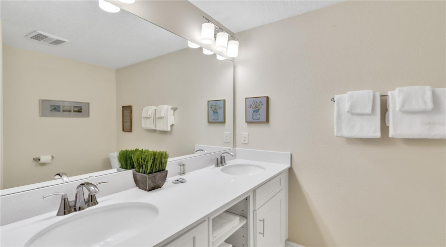 KISSIMMEE, Florida 34746, 2 Bedrooms Bedrooms, ,2 BathroomsBathrooms,Residential,For Sale,PARADOX,0,MFRO6332165