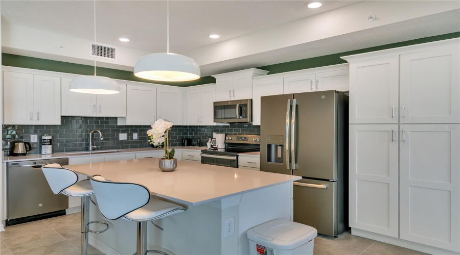 KISSIMMEE, Florida 34746, 2 Bedrooms Bedrooms, ,2 BathroomsBathrooms,Residential,For Sale,PARADOX,0,MFRO6332165