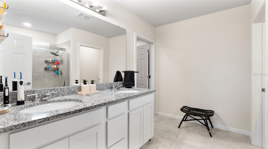 DAVENPORT, Florida 33837, 4 Bedrooms Bedrooms, ,2 BathroomsBathrooms,Residential,For Sale,SUGARWOOD,0,MFRO6249610