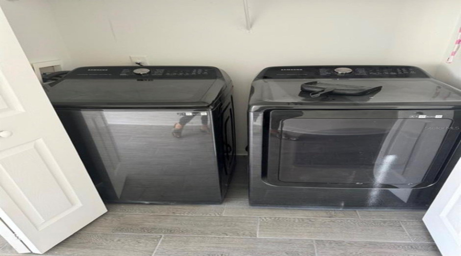 KISSIMMEE, Florida 34746, 3 Bedrooms Bedrooms, ,2 BathroomsBathrooms,Residential,For Sale,BEACH,0,MFRO6380347