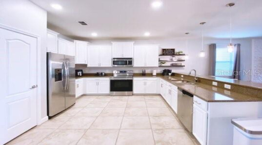 DAVENPORT, Florida 33896, 9 Bedrooms Bedrooms, ,5 BathroomsBathrooms,Residential,For Sale,ROLLING FAIRWAY,0,MFRS5143019