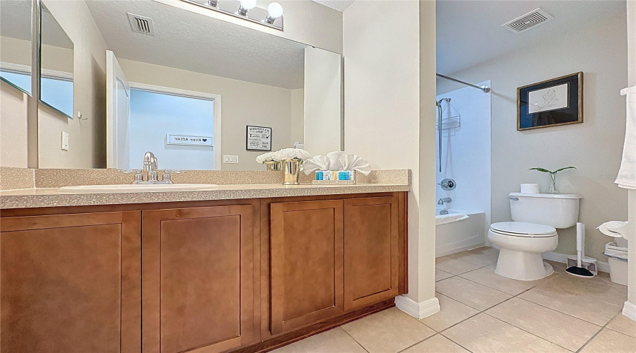 DAVENPORT, Florida 33896, 5 Bedrooms Bedrooms, ,3 BathroomsBathrooms,Residential,For Sale,SUSSEX,0,MFRS5142905