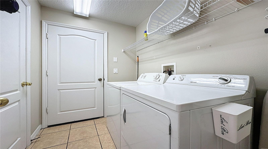 DAVENPORT, Florida 33896, 5 Bedrooms Bedrooms, ,3 BathroomsBathrooms,Residential,For Sale,SUSSEX,0,MFRS5142905