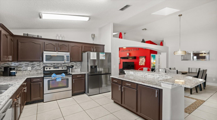 KISSIMMEE, Florida 34747, 5 Bedrooms Bedrooms, ,4 BathroomsBathrooms,Residential,For Sale,SANTEE,0,MFRO6378526