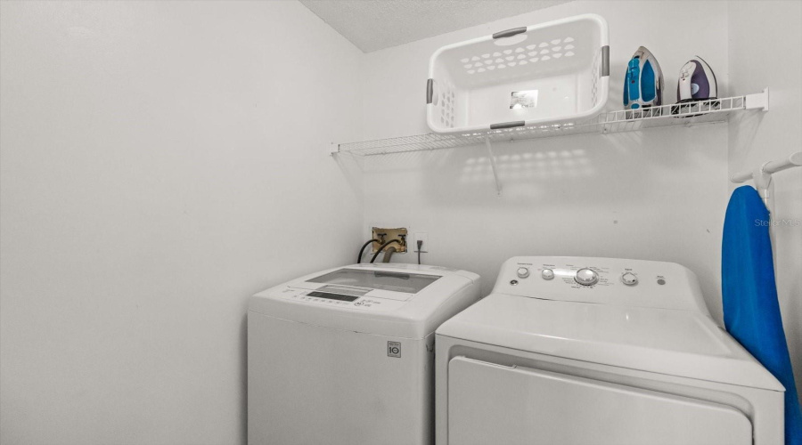 KISSIMMEE, Florida 34747, 5 Bedrooms Bedrooms, ,4 BathroomsBathrooms,Residential,For Sale,SANTEE,0,MFRO6378526