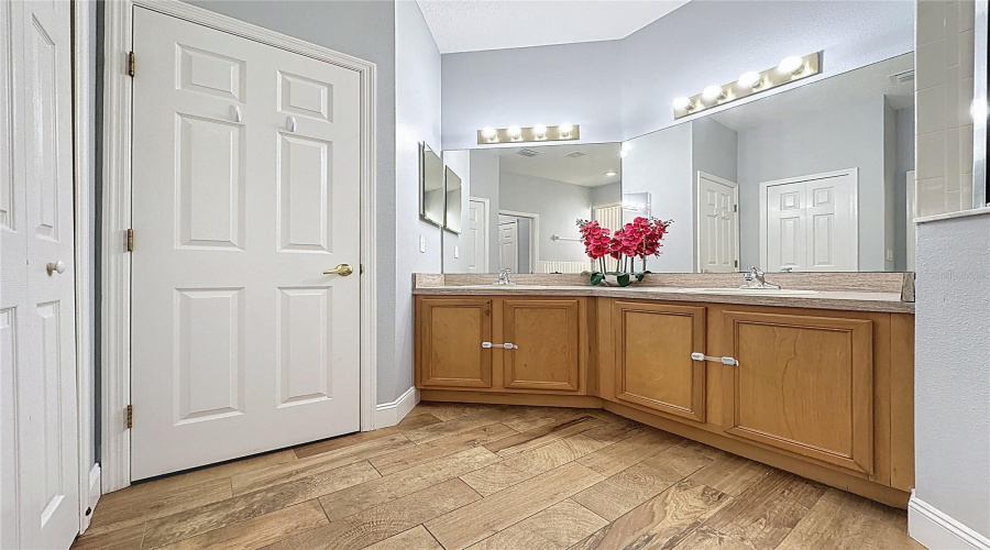 DAVENPORT, Florida 33897, 4 Bedrooms Bedrooms, ,3 BathroomsBathrooms,Residential,For Sale,TUPELO,0,MFRS5142937