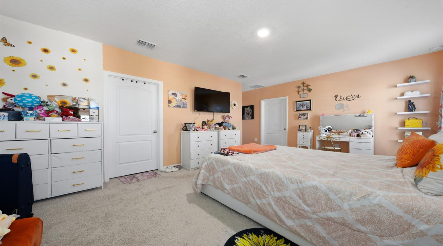 DAVENPORT, Florida 33837, 5 Bedrooms Bedrooms, ,3 BathroomsBathrooms,Residential,For Sale,GINA,0,MFRS5143210