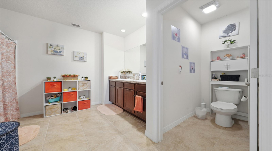 DAVENPORT, Florida 33837, 5 Bedrooms Bedrooms, ,3 BathroomsBathrooms,Residential,For Sale,GINA,0,MFRS5143210