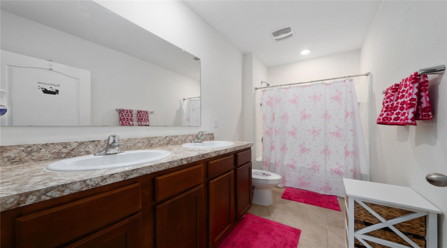 DAVENPORT, Florida 33837, 5 Bedrooms Bedrooms, ,3 BathroomsBathrooms,Residential,For Sale,GINA,0,MFRS5143210