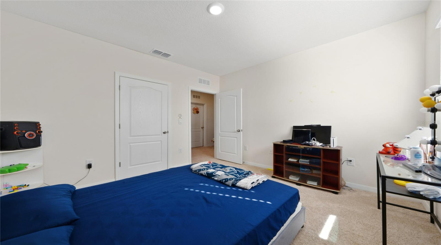 DAVENPORT, Florida 33837, 5 Bedrooms Bedrooms, ,3 BathroomsBathrooms,Residential,For Sale,GINA,0,MFRS5143210