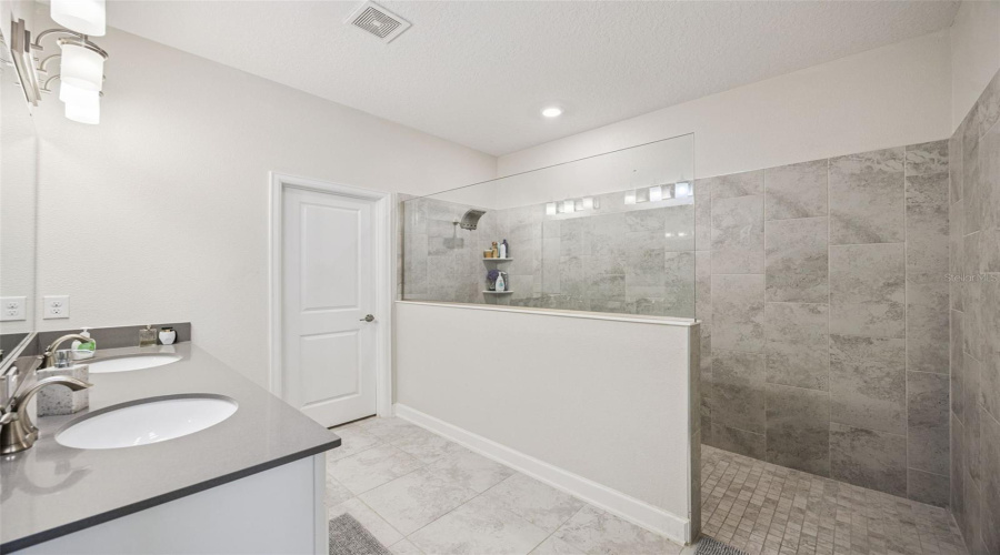 DAVENPORT, Florida 33896, 4 Bedrooms Bedrooms, ,3 BathroomsBathrooms,Residential,For Sale,CROQUET,0,MFRS5143283