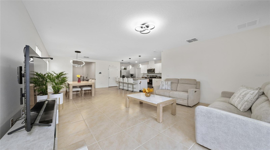 DAVENPORT, Florida 33837, 5 Bedrooms Bedrooms, ,3 BathroomsBathrooms,Residential,For Sale,MOULIN,0,MFRO6380628