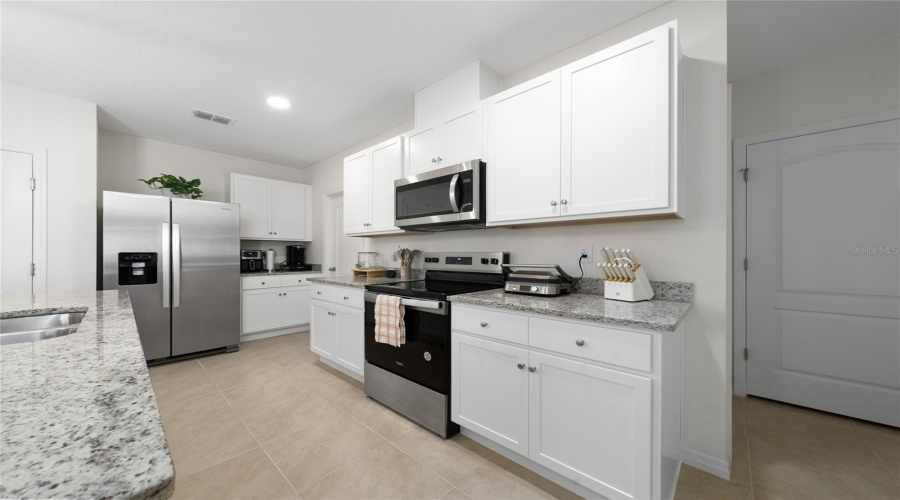 DAVENPORT, Florida 33837, 5 Bedrooms Bedrooms, ,3 BathroomsBathrooms,Residential,For Sale,MOULIN,0,MFRO6380628