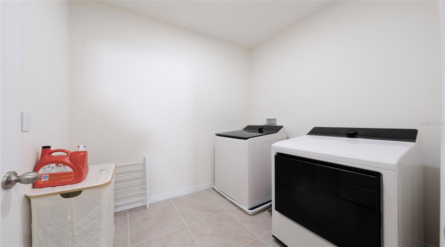 DAVENPORT, Florida 33837, 5 Bedrooms Bedrooms, ,3 BathroomsBathrooms,Residential,For Sale,MOULIN,0,MFRO6380628