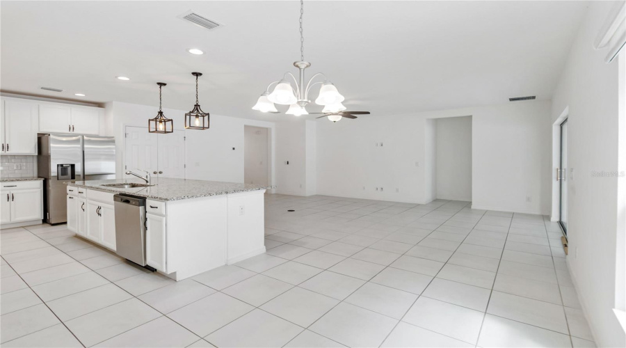 DAVENPORT, Florida 33837, 4 Bedrooms Bedrooms, ,2 BathroomsBathrooms,Residential,For Sale,AVENAL,0,MFRO6303370