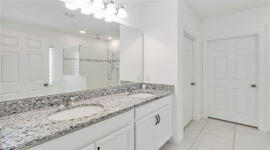 DAVENPORT, Florida 33837, 4 Bedrooms Bedrooms, ,2 BathroomsBathrooms,Residential,For Sale,AVENAL,0,MFRO6303370