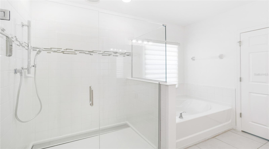 DAVENPORT, Florida 33837, 4 Bedrooms Bedrooms, ,2 BathroomsBathrooms,Residential,For Sale,AVENAL,0,MFRO6303370