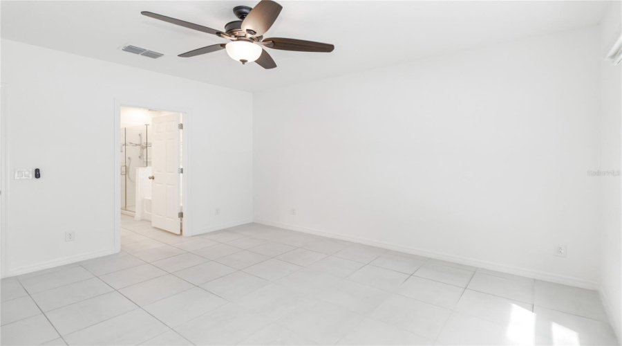 DAVENPORT, Florida 33837, 4 Bedrooms Bedrooms, ,2 BathroomsBathrooms,Residential,For Sale,AVENAL,0,MFRO6303370