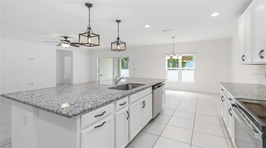 DAVENPORT, Florida 33837, 4 Bedrooms Bedrooms, ,2 BathroomsBathrooms,Residential,For Sale,AVENAL,0,MFRO6303370