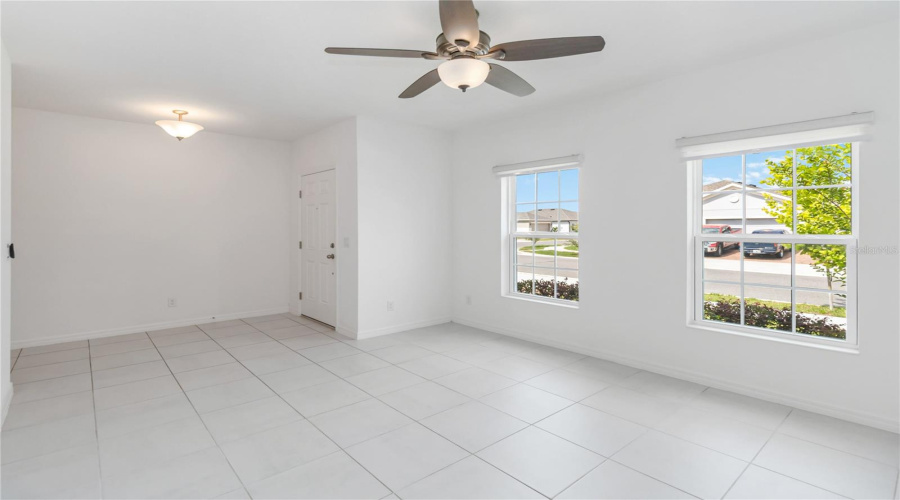 DAVENPORT, Florida 33837, 4 Bedrooms Bedrooms, ,2 BathroomsBathrooms,Residential,For Sale,AVENAL,0,MFRO6303370