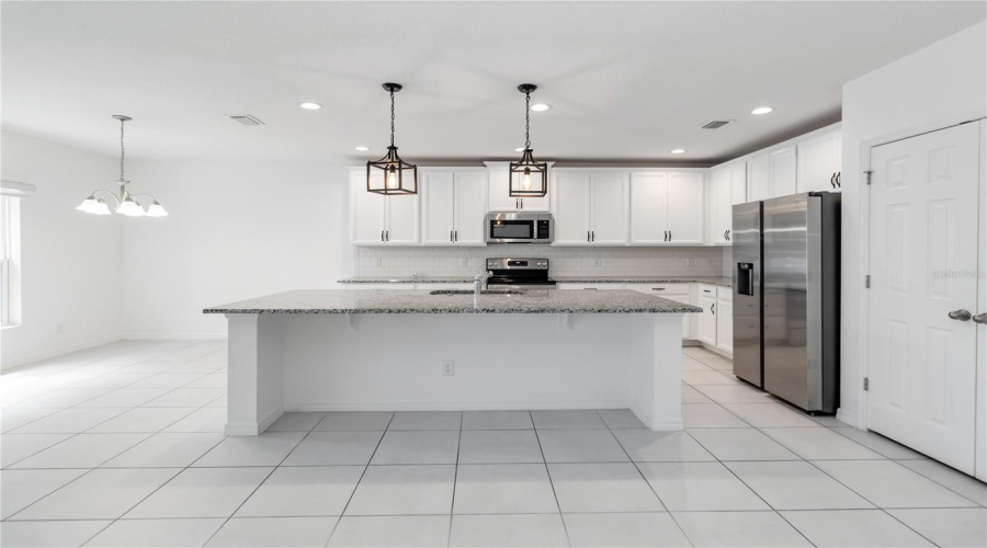 DAVENPORT, Florida 33837, 4 Bedrooms Bedrooms, ,2 BathroomsBathrooms,Residential,For Sale,AVENAL,0,MFRO6303370