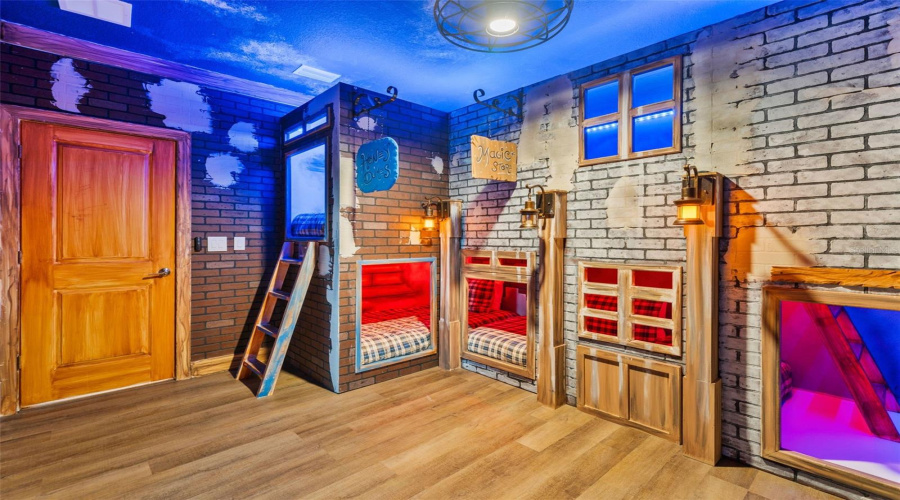 DAVENPORT, Florida 33896, 5 Bedrooms Bedrooms, ,5 BathroomsBathrooms,Residential,For Sale,KINGSBARN,0,MFRO6380692