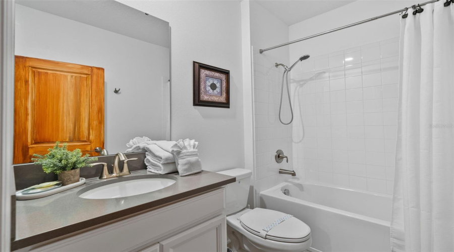 DAVENPORT, Florida 33896, 5 Bedrooms Bedrooms, ,5 BathroomsBathrooms,Residential,For Sale,KINGSBARN,0,MFRO6380692