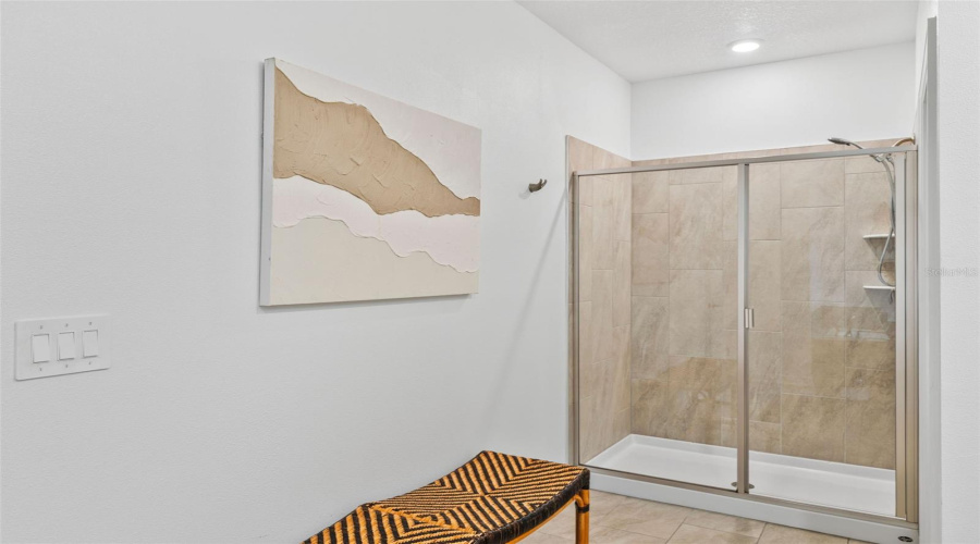 DAVENPORT, Florida 33896, 5 Bedrooms Bedrooms, ,5 BathroomsBathrooms,Residential,For Sale,KINGSBARN,0,MFRO6380692