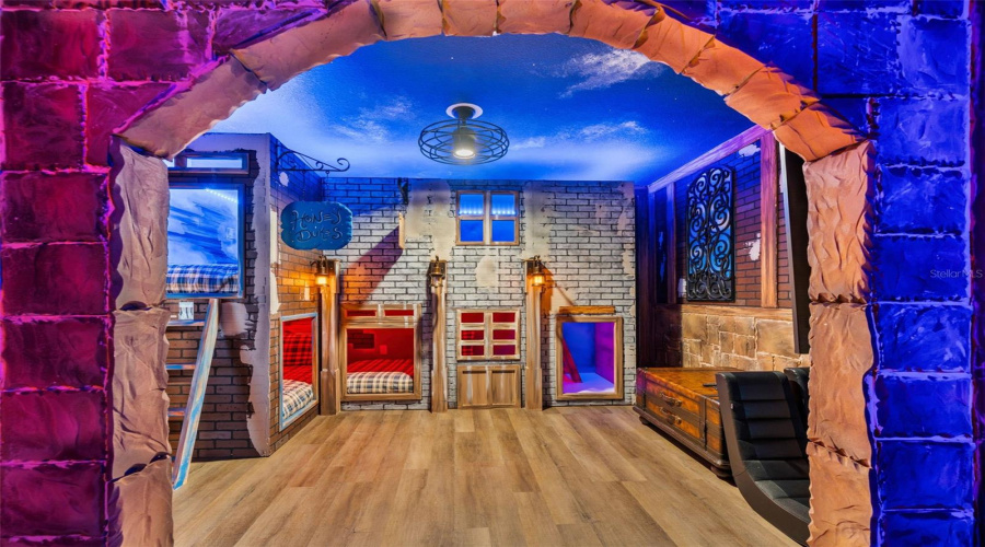 DAVENPORT, Florida 33896, 5 Bedrooms Bedrooms, ,5 BathroomsBathrooms,Residential,For Sale,KINGSBARN,0,MFRO6380692