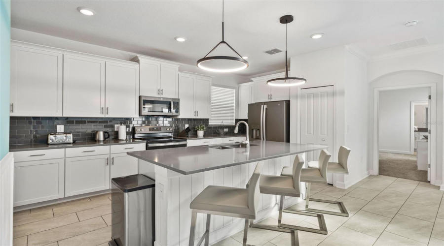 DAVENPORT, Florida 33896, 5 Bedrooms Bedrooms, ,5 BathroomsBathrooms,Residential,For Sale,KINGSBARN,0,MFRO6380692