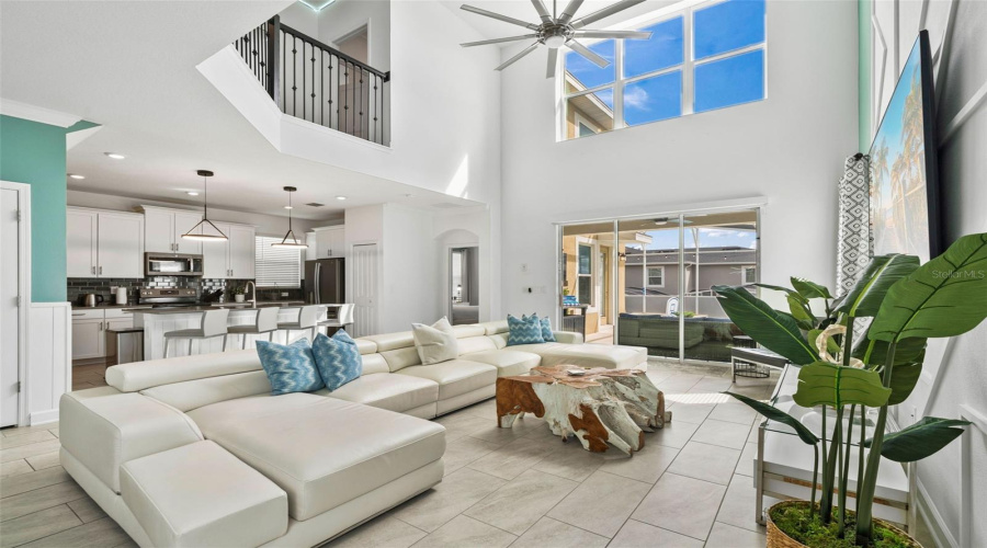 DAVENPORT, Florida 33896, 5 Bedrooms Bedrooms, ,5 BathroomsBathrooms,Residential,For Sale,KINGSBARN,0,MFRO6380692