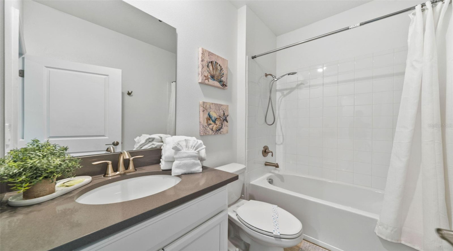 DAVENPORT, Florida 33896, 5 Bedrooms Bedrooms, ,5 BathroomsBathrooms,Residential,For Sale,KINGSBARN,0,MFRO6380692