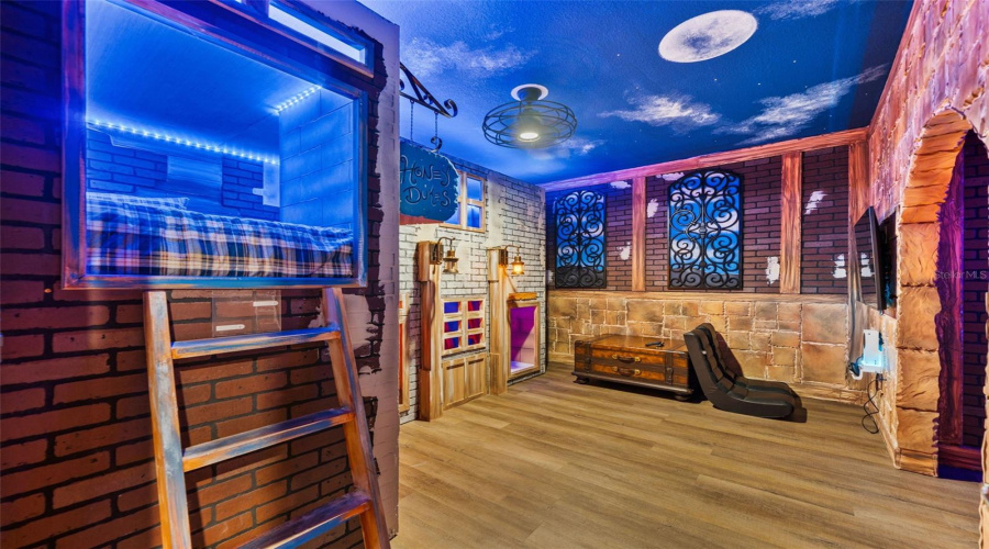 DAVENPORT, Florida 33896, 5 Bedrooms Bedrooms, ,5 BathroomsBathrooms,Residential,For Sale,KINGSBARN,0,MFRO6380692