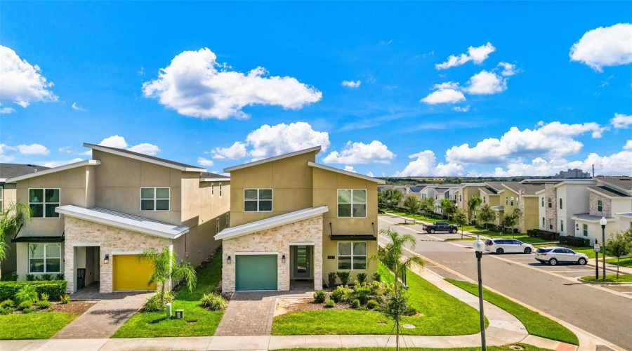 DAVENPORT, Florida 33896, 5 Bedrooms Bedrooms, ,5 BathroomsBathrooms,Residential,For Sale,KINGSBARN,0,MFRO6380692