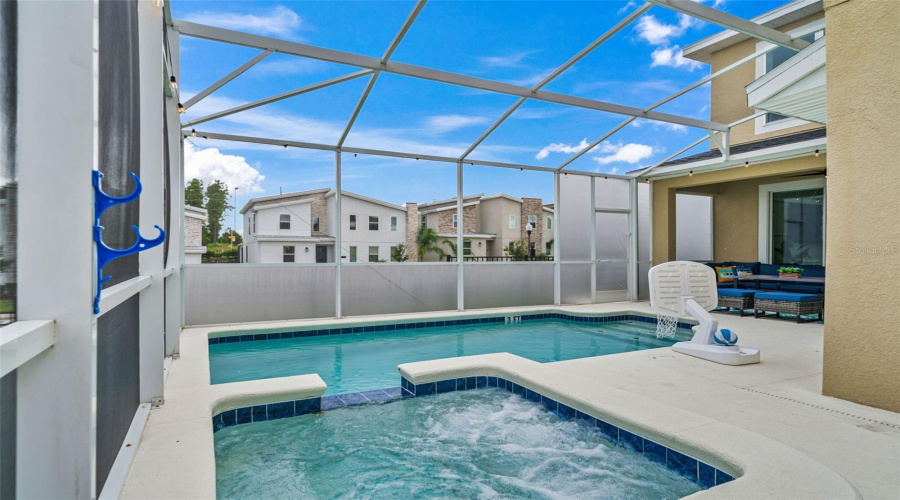 DAVENPORT, Florida 33896, 5 Bedrooms Bedrooms, ,5 BathroomsBathrooms,Residential,For Sale,KINGSBARN,0,MFRO6380692