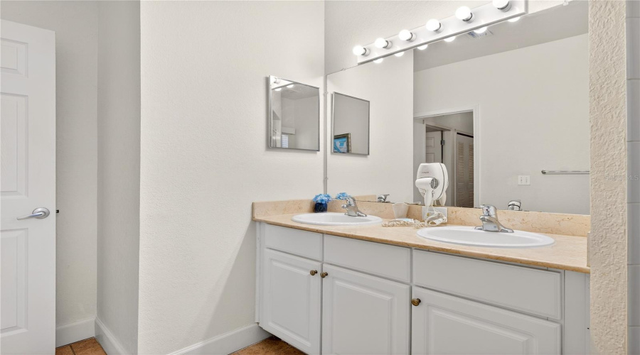 KISSIMMEE, Florida 34746, 4 Bedrooms Bedrooms, ,3 BathroomsBathrooms,Residential,For Sale,LUCAYAN HARBOUR CIR,0,MFRO6379583