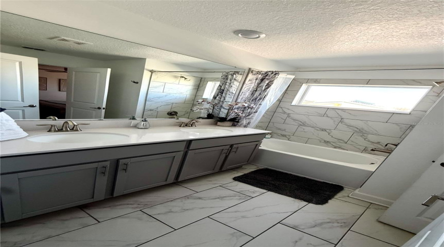 KISSIMMEE, Florida 34746, 4 Bedrooms Bedrooms, ,3 BathroomsBathrooms,Residential,For Sale,PARAGRAPH,0,MFRS5143006