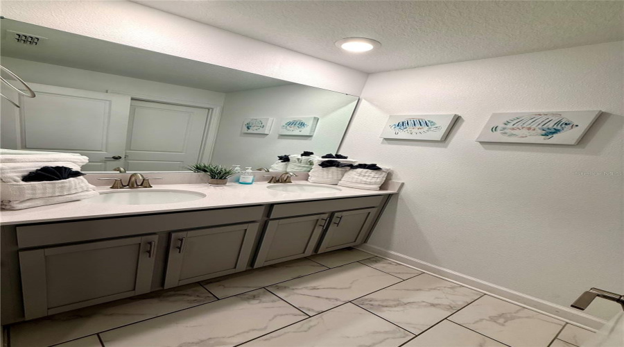 KISSIMMEE, Florida 34746, 4 Bedrooms Bedrooms, ,3 BathroomsBathrooms,Residential,For Sale,PARAGRAPH,0,MFRS5143006