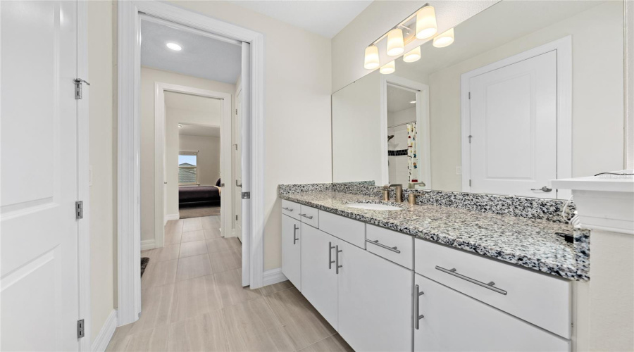 ORLANDO, Florida 32836, 4 Bedrooms Bedrooms, ,4 BathroomsBathrooms,Residential,For Sale,LEAF GROVE CIRCLE,0,MFRS5143398