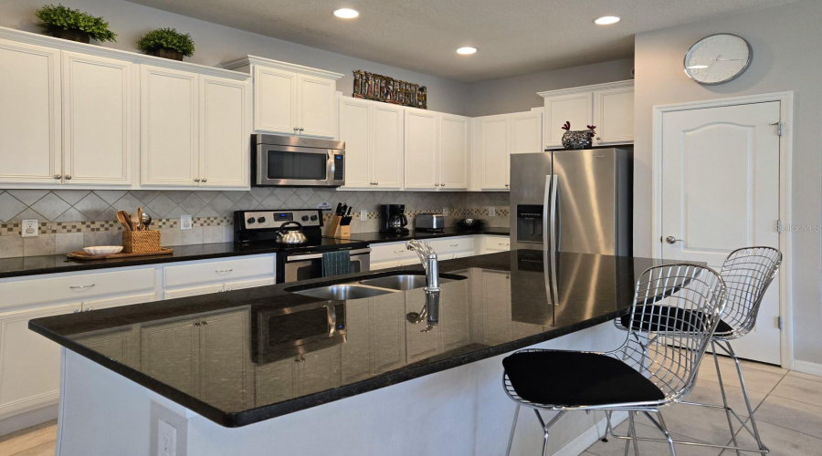 KISSIMMEE, Florida 34747, 5 Bedrooms Bedrooms, ,4 BathroomsBathrooms,Residential,For Sale,MAJORCA,0,MFRO6380751