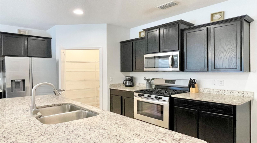 DAVENPORT, Florida 33837, 7 Bedrooms Bedrooms, ,5 BathroomsBathrooms,Residential,For Sale,BROAD OAK,0,MFRS5143390