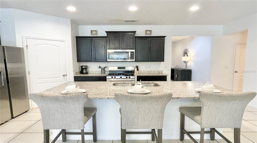 DAVENPORT, Florida 33837, 7 Bedrooms Bedrooms, ,5 BathroomsBathrooms,Residential,For Sale,BROAD OAK,0,MFRS5143390