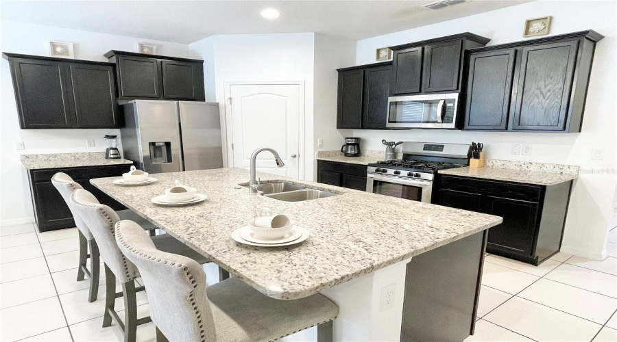 DAVENPORT, Florida 33837, 7 Bedrooms Bedrooms, ,5 BathroomsBathrooms,Residential,For Sale,BROAD OAK,0,MFRS5143390