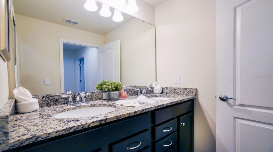 KISSIMMEE, Florida 34747, 7 Bedrooms Bedrooms, ,5 BathroomsBathrooms,Residential,For Sale,ZURICH,0,MFRO6348445