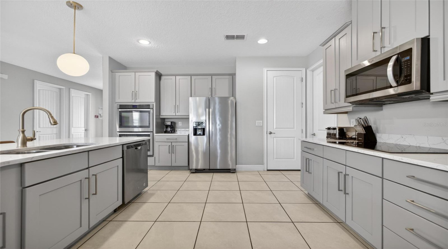 KISSIMMEE, Florida 34747, 11 Bedrooms Bedrooms, ,10 BathroomsBathrooms,Residential,For Sale,FAIRFAX,0,MFRO6380550