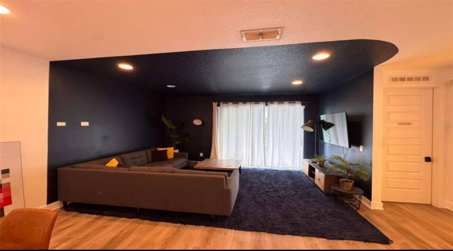 KISSIMMEE, Florida 34747, 8 Bedrooms Bedrooms, ,7 BathroomsBathrooms,Residential,For Sale,LASSO,0,MFRO6380819