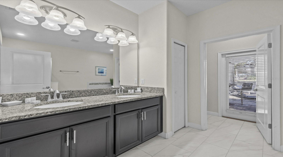 DAVENPORT, Florida 33896, 8 Bedrooms Bedrooms, ,5 BathroomsBathrooms,Residential,For Sale,SCRAMBLE,0,MFRS5142790